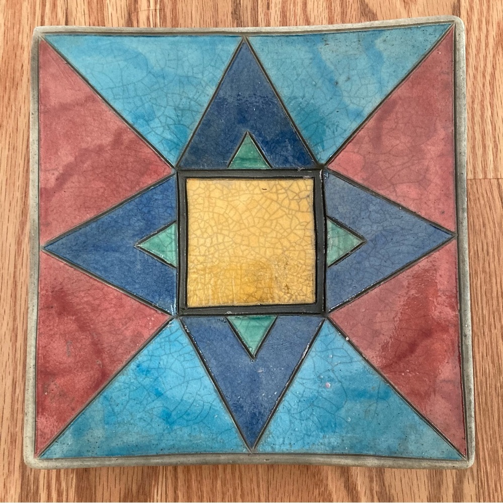 🎁 Decorative pottery plate